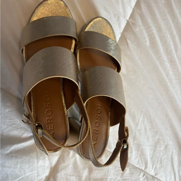 CAMILLA AEROSOLES GOLD HEELS - Picture 5 of 7